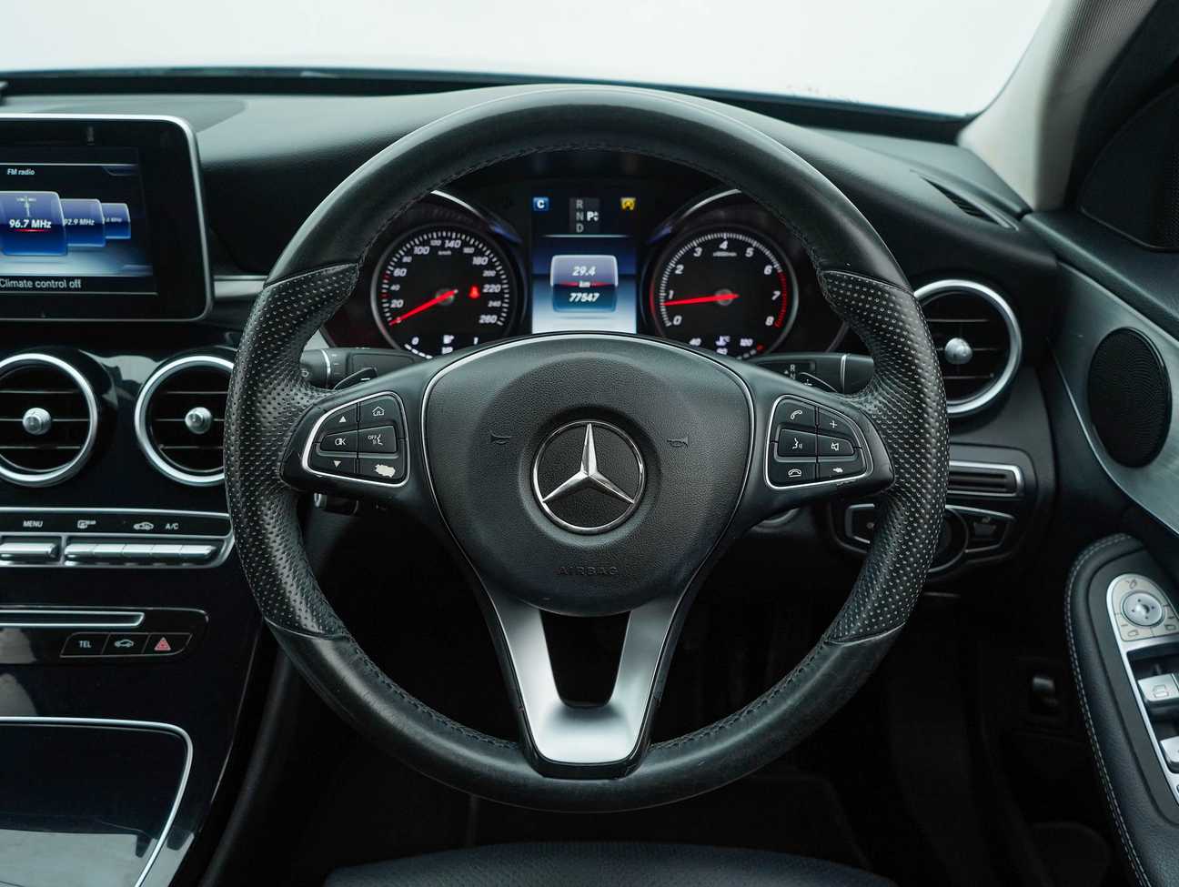 terpakai 2016 Mercedes-Benz C180 Avantgarde (7G-TRONIC Plus) 1.6