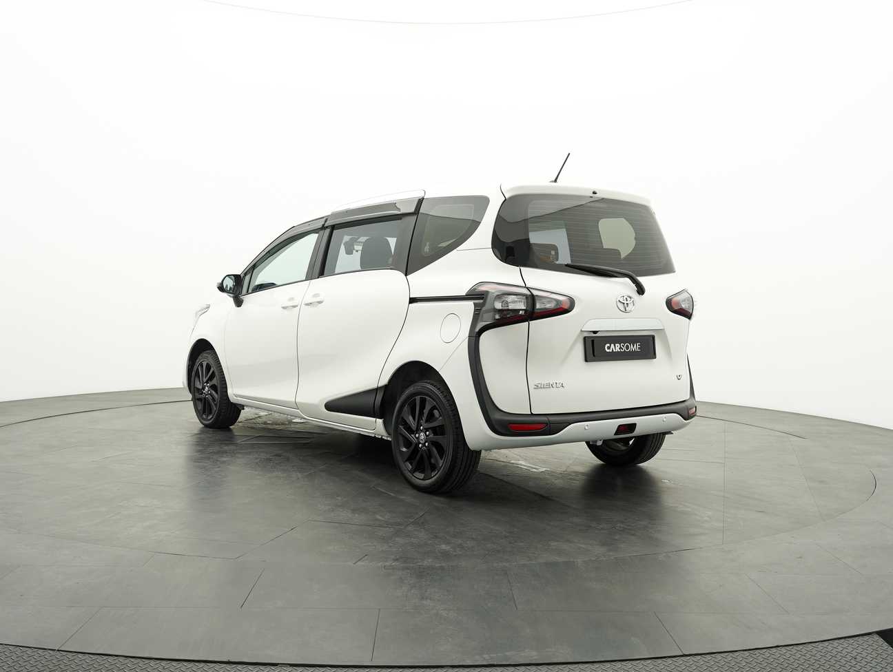 used 2018 Toyota Sienta V 1.5