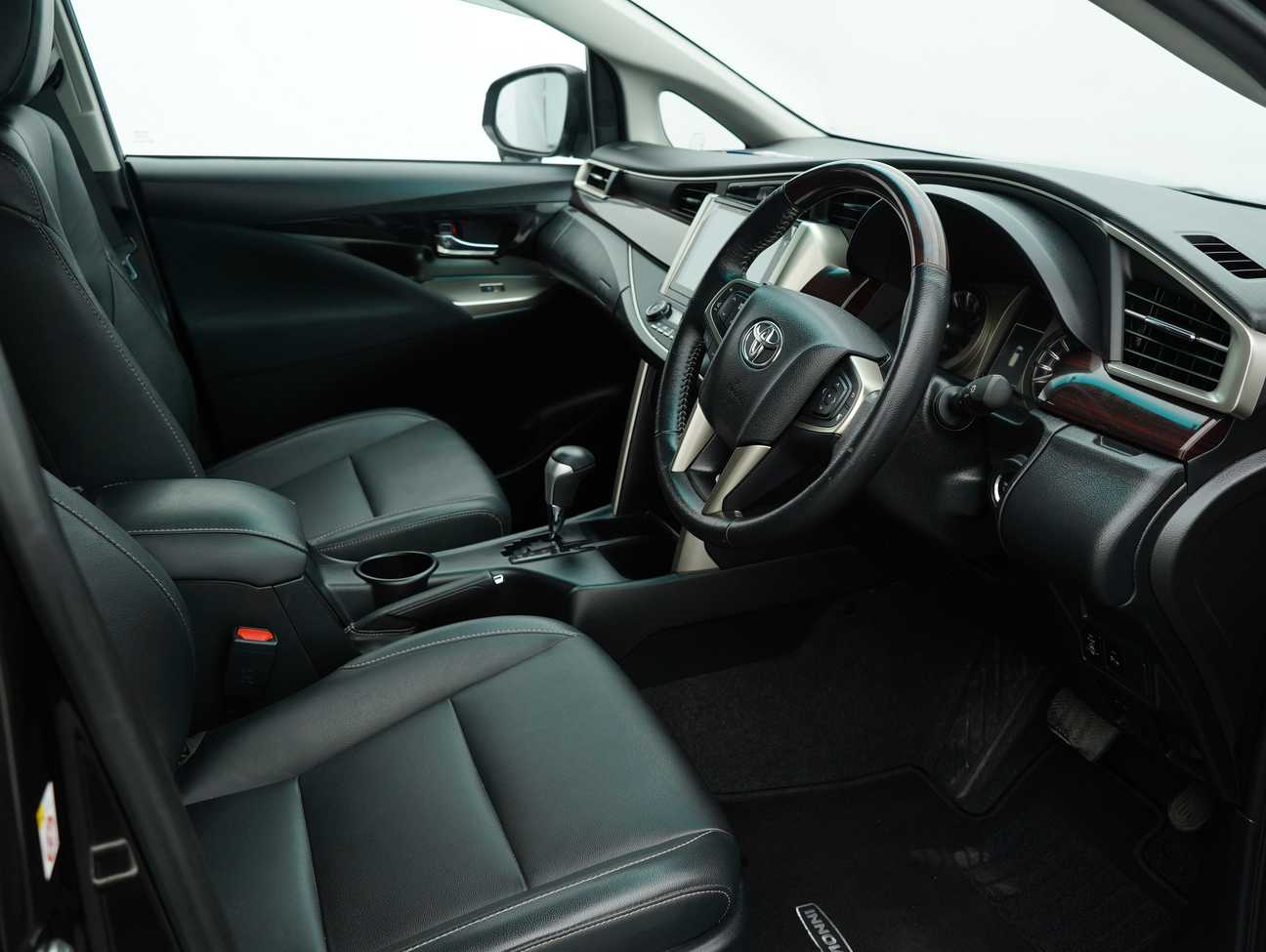 terpakai 2019 Toyota INNOVA X 2.0