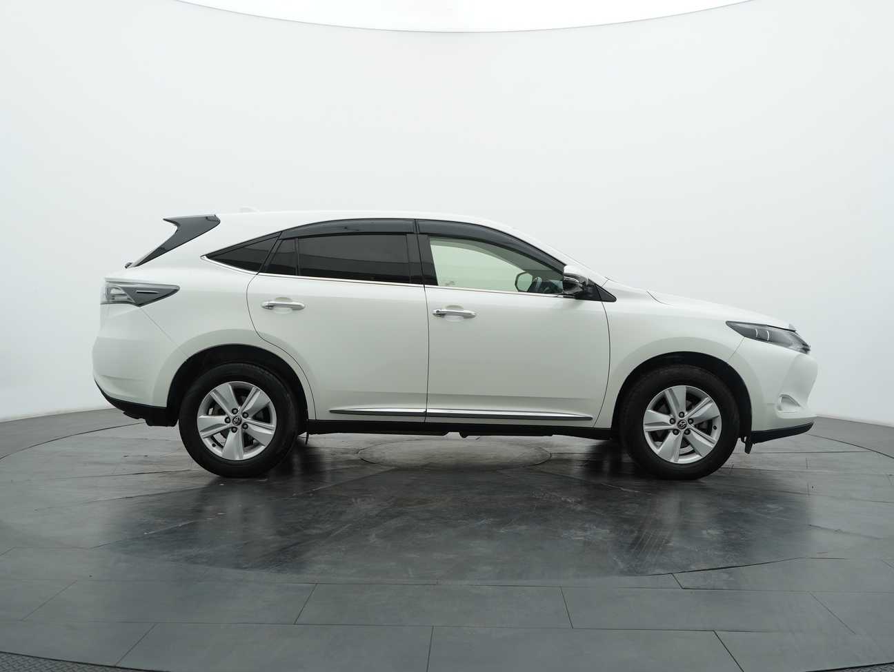 terpakai 2015 Toyota Harrier  2.0