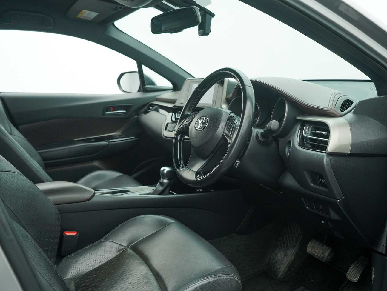 used 2019 Toyota C-HR  1.8