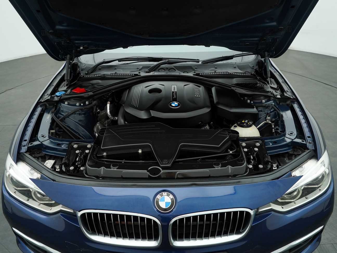 used 2018 BMW 318i Luxury 1.5