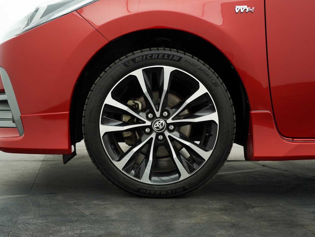 used 2018 Toyota Corolla Altis V 2.0