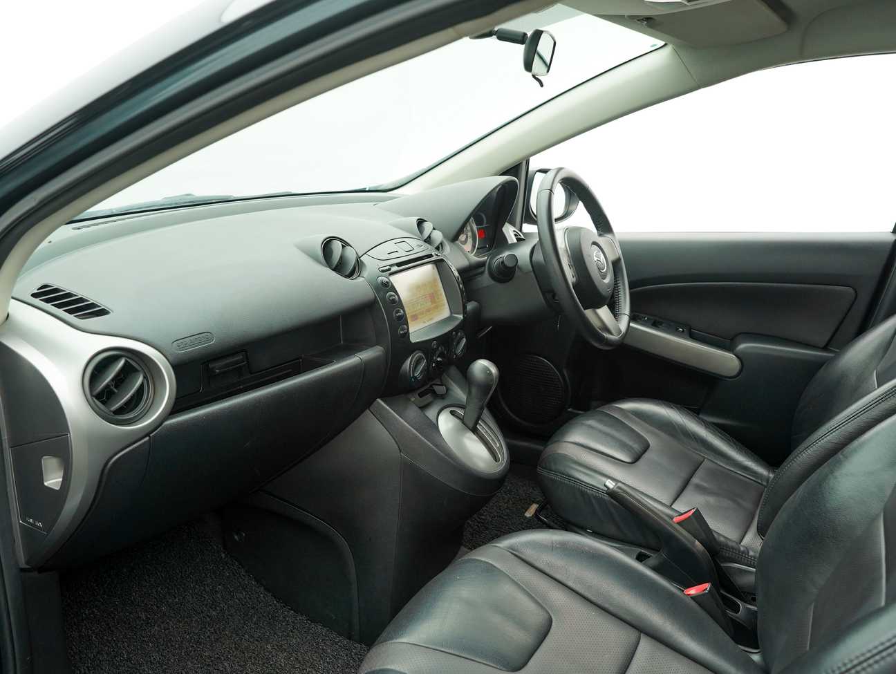 terpakai 2011 Mazda 2 R 1.5