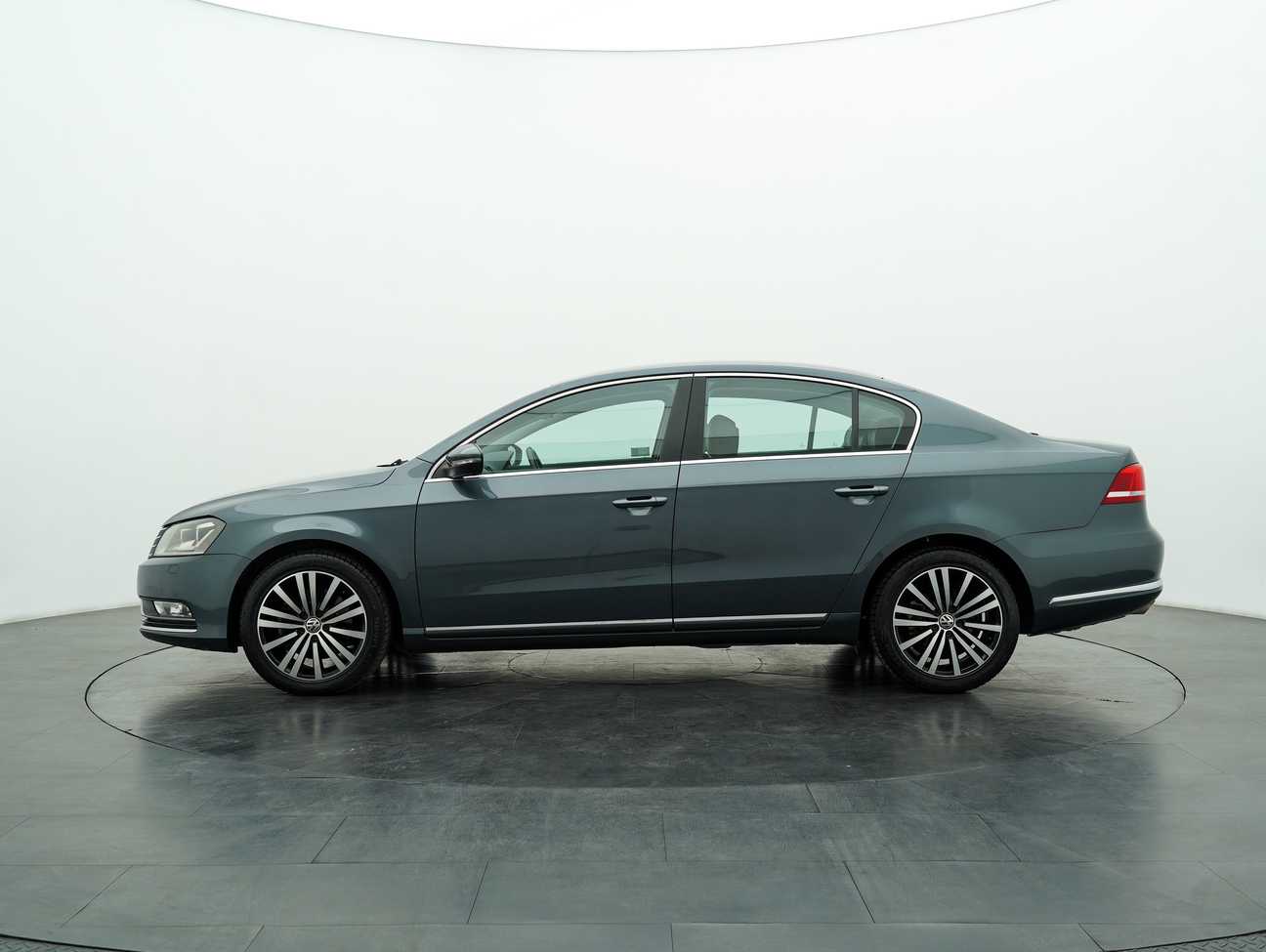 terpakai 2014 Volkswagen Passat TSI 1.8
