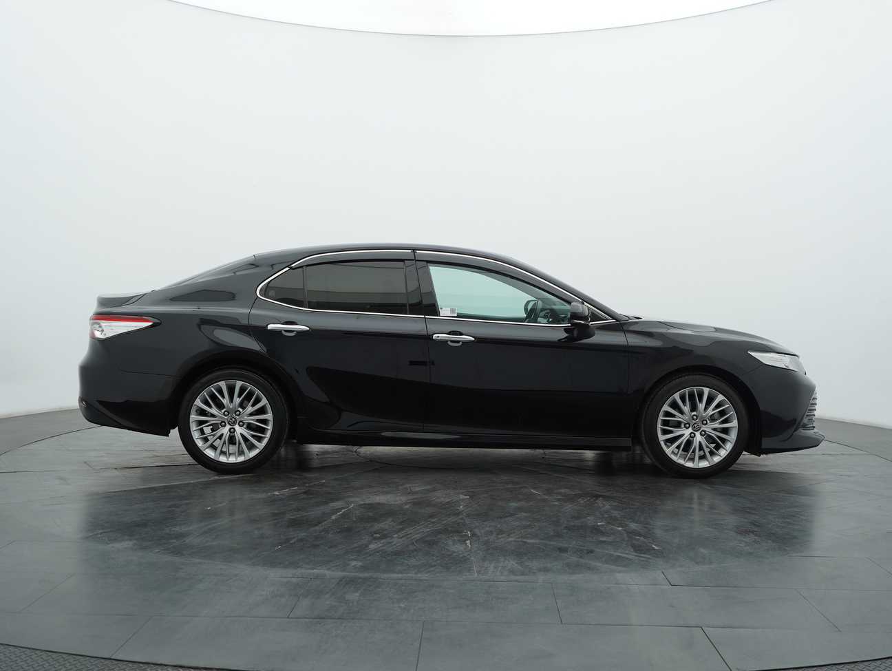 used 2019 Toyota Camry V 2.5