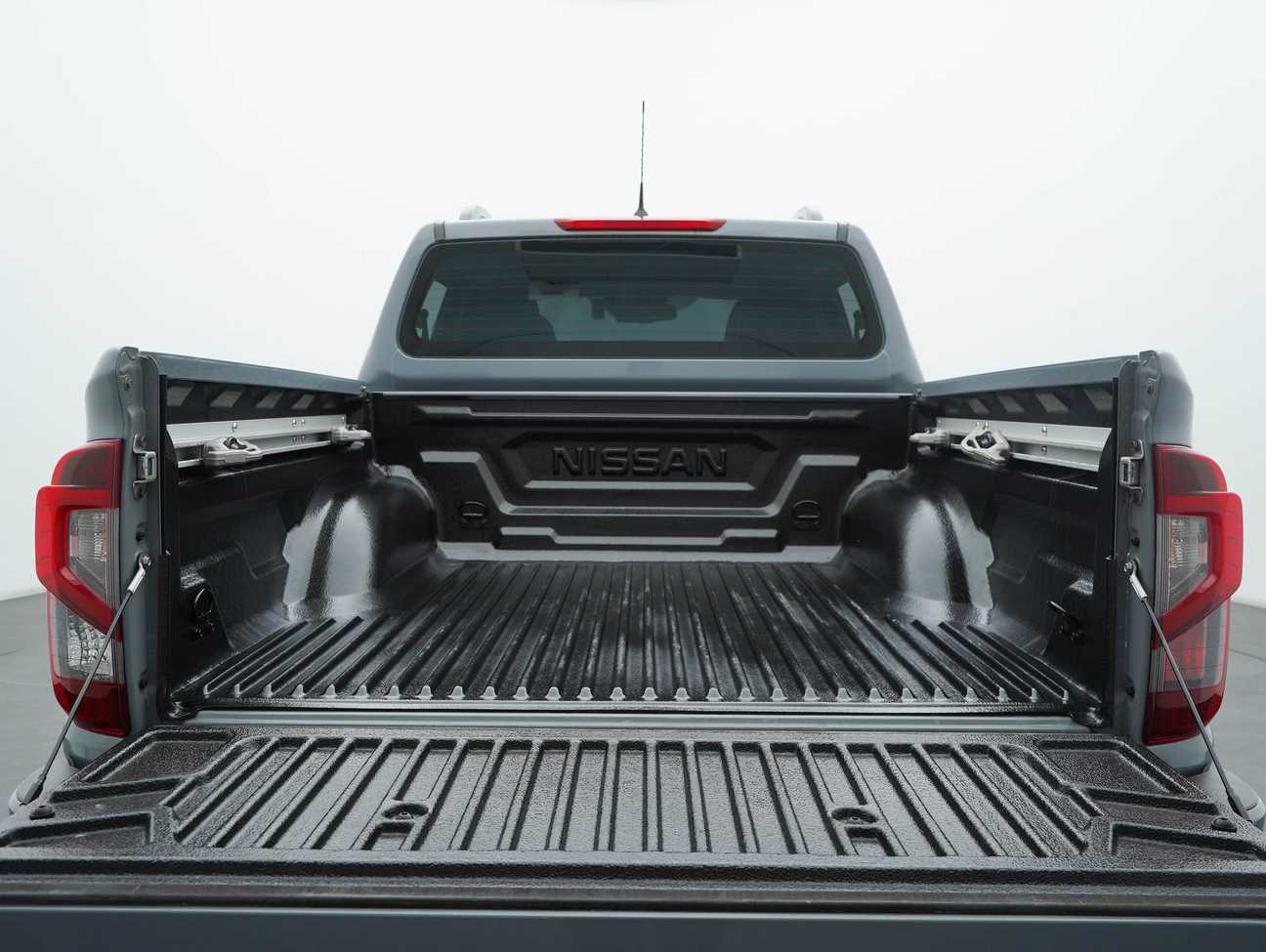 terpakai 2023 Nissan Navara PRO-4X Dual Cab 2.5