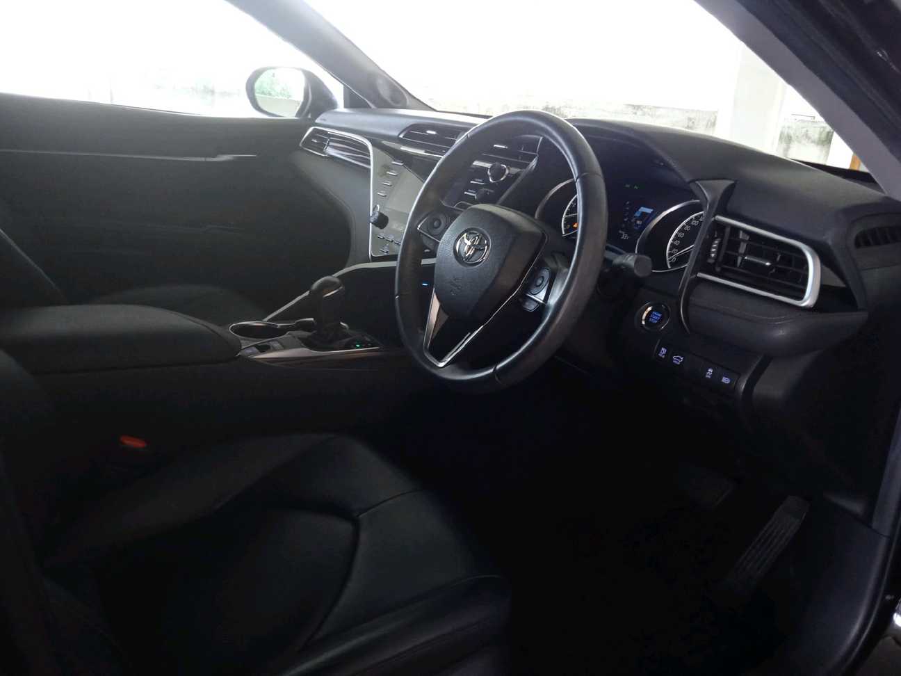 used 2019 Toyota Camry V 2.5