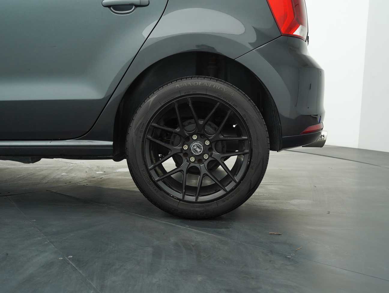 terpakai 2016 Volkswagen POLO HATCHBACK 1.6