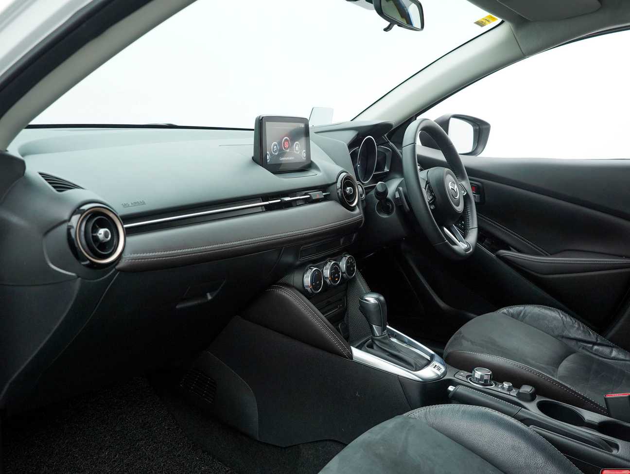 terpakai 2017 Mazda 2 SKYACTIV-G (Halogen Headlight) 1.5