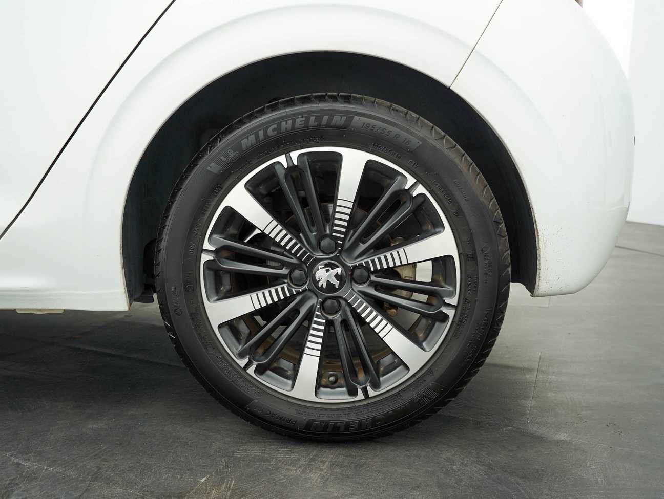 terpakai 2019 Peugeot 208 FL PURETECH 1.2