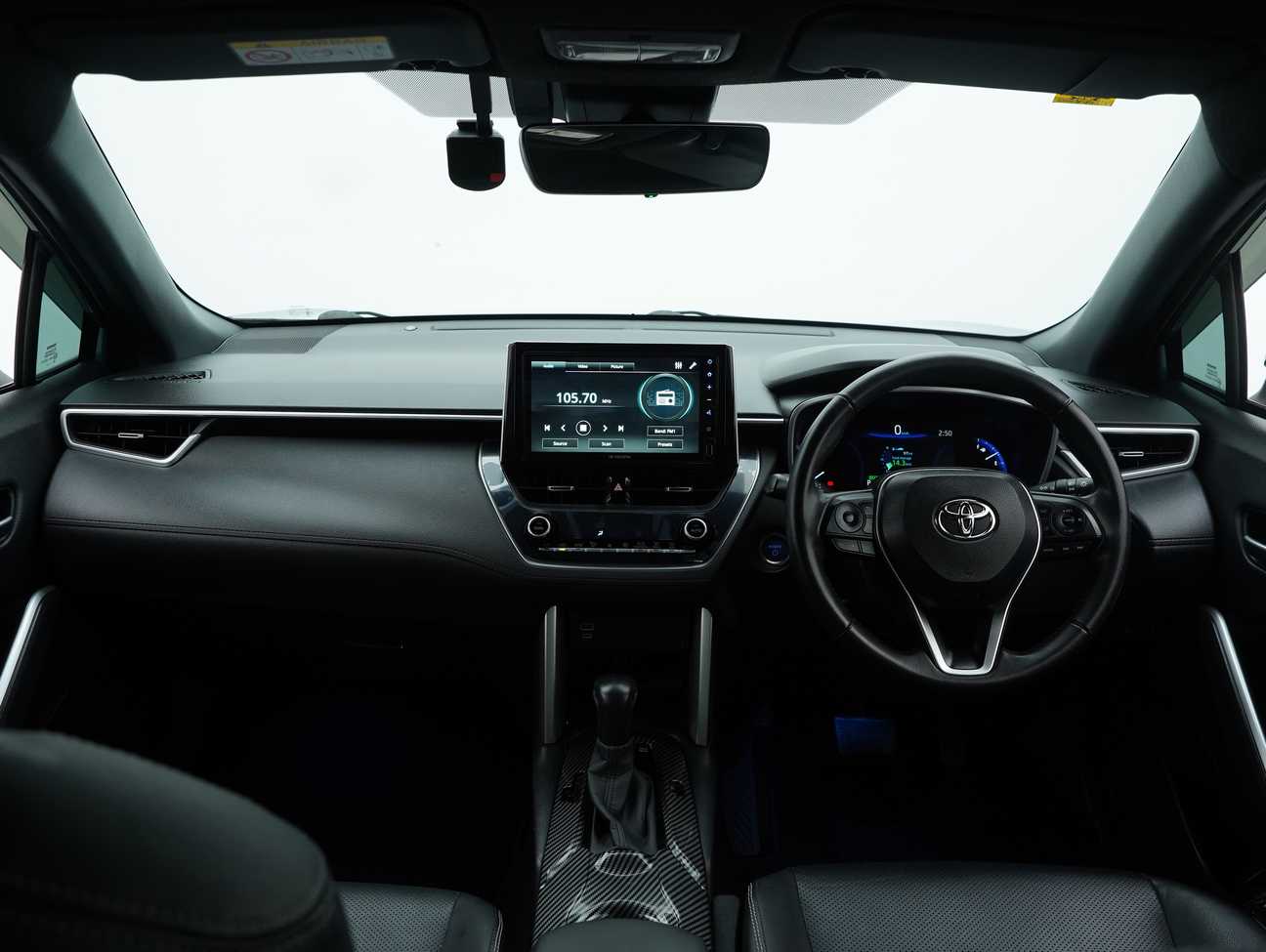 terpakai 2022 Toyota Corolla Cross Hybrid 1.8