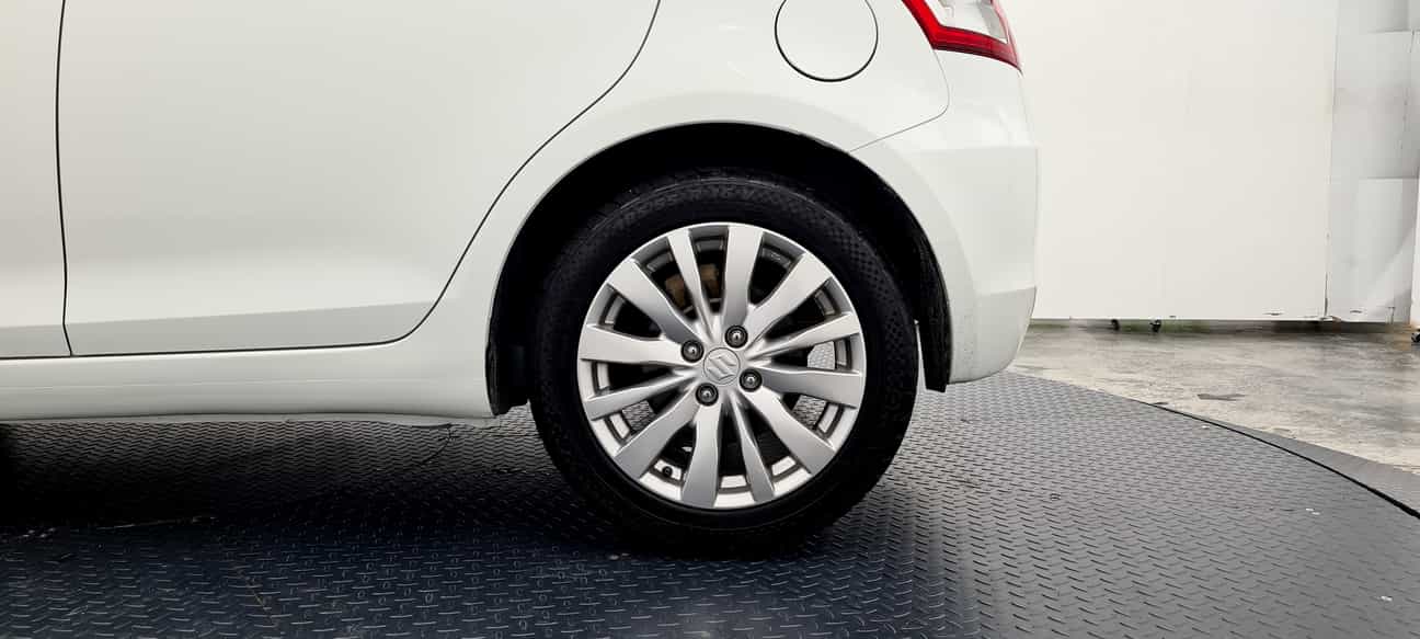 terpakai 2013 Suzuki SWIFT GLX 1.4