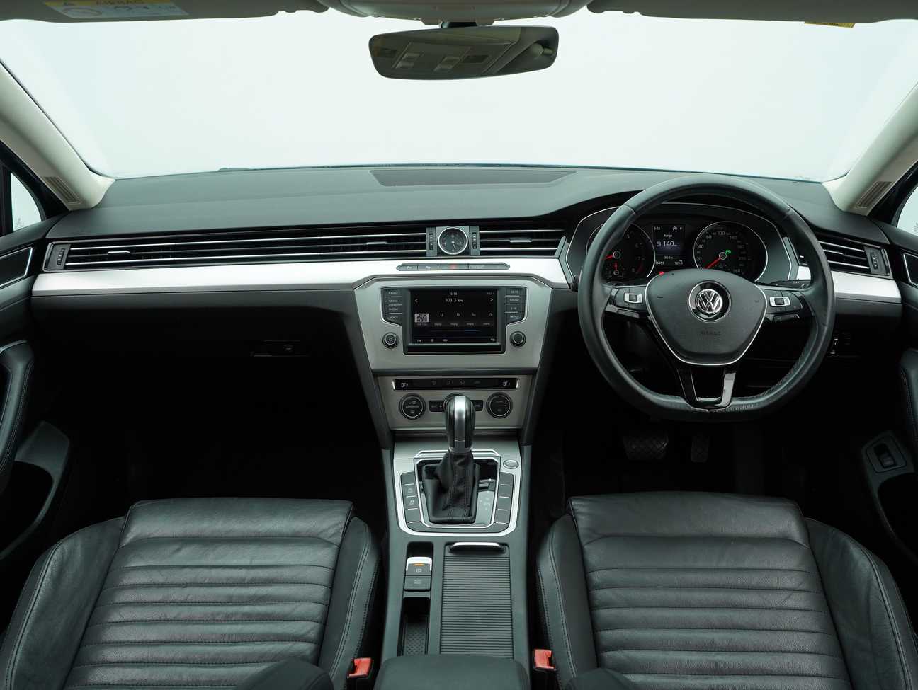 terpakai 2018 Volkswagen Passat TSI Comfortline Plus 1.8