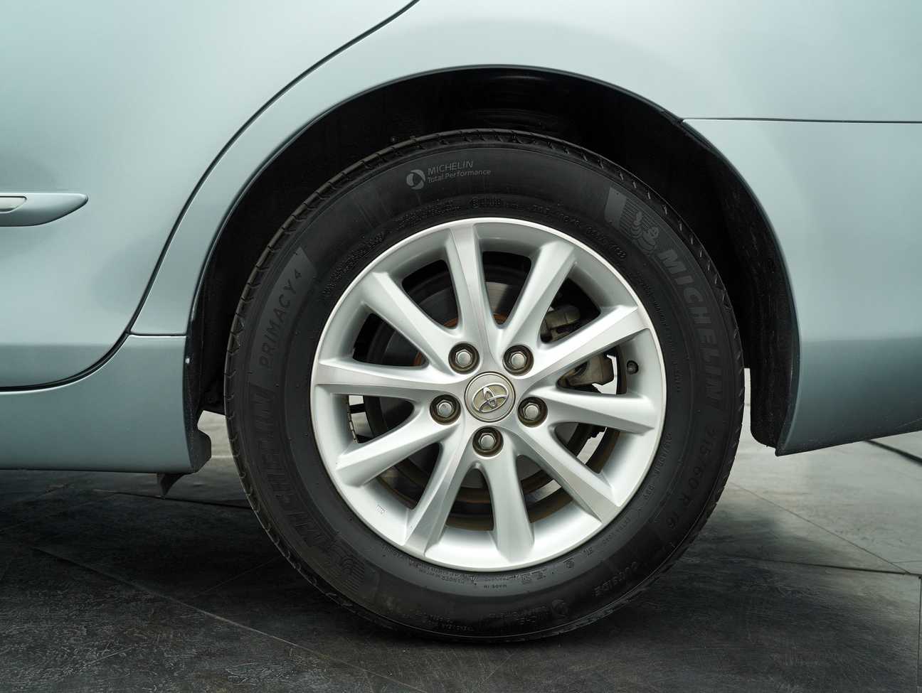 terpakai 2011 Toyota Camry G 2.0