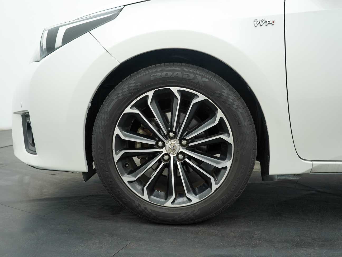 used 2014 Toyota Corolla Altis V 2.0