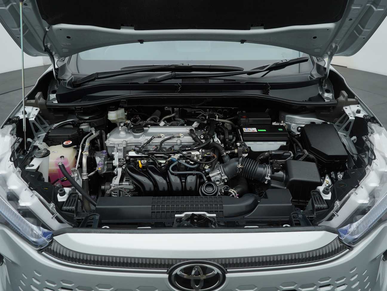 used 2025 Toyota Corolla Cross V 1.8