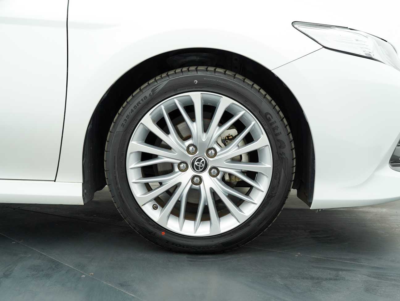 terpakai 2019 Toyota CAMRY V 2.5