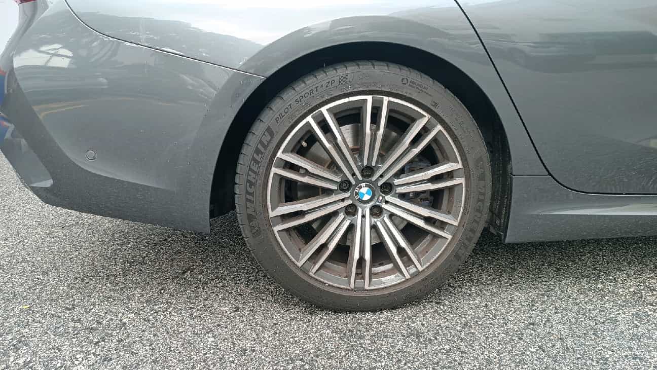 terpakai 2021 BMW 330i M Sport 2.0