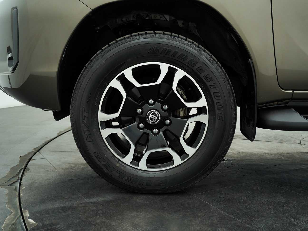 terpakai 2022 Toyota Hilux V Dual Cab 2.4