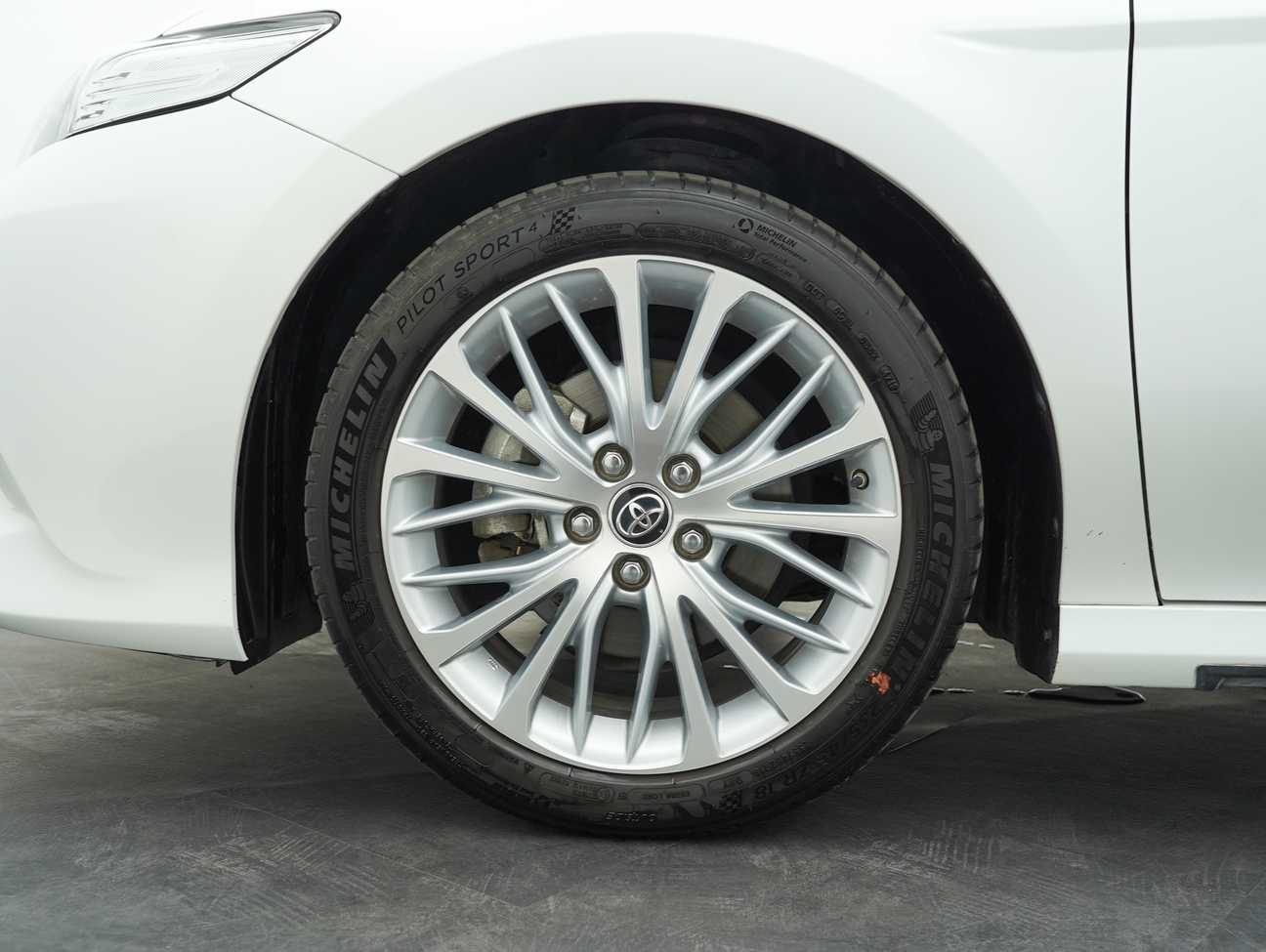 terpakai 2019 Toyota Camry V 2.5