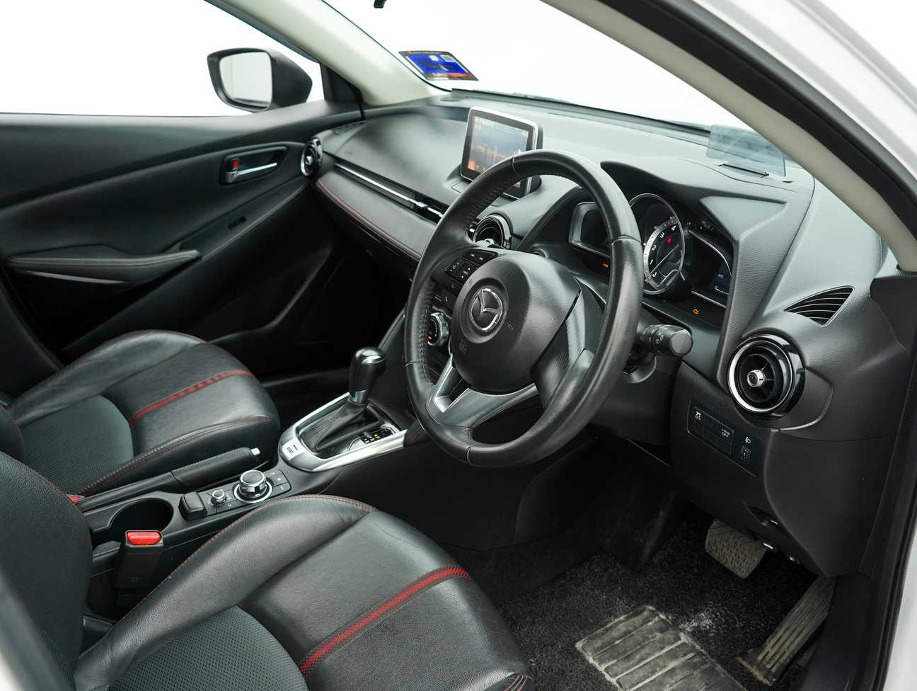 terpakai 2015 Mazda 2 SEDAN SKYACTIV-G 1.5