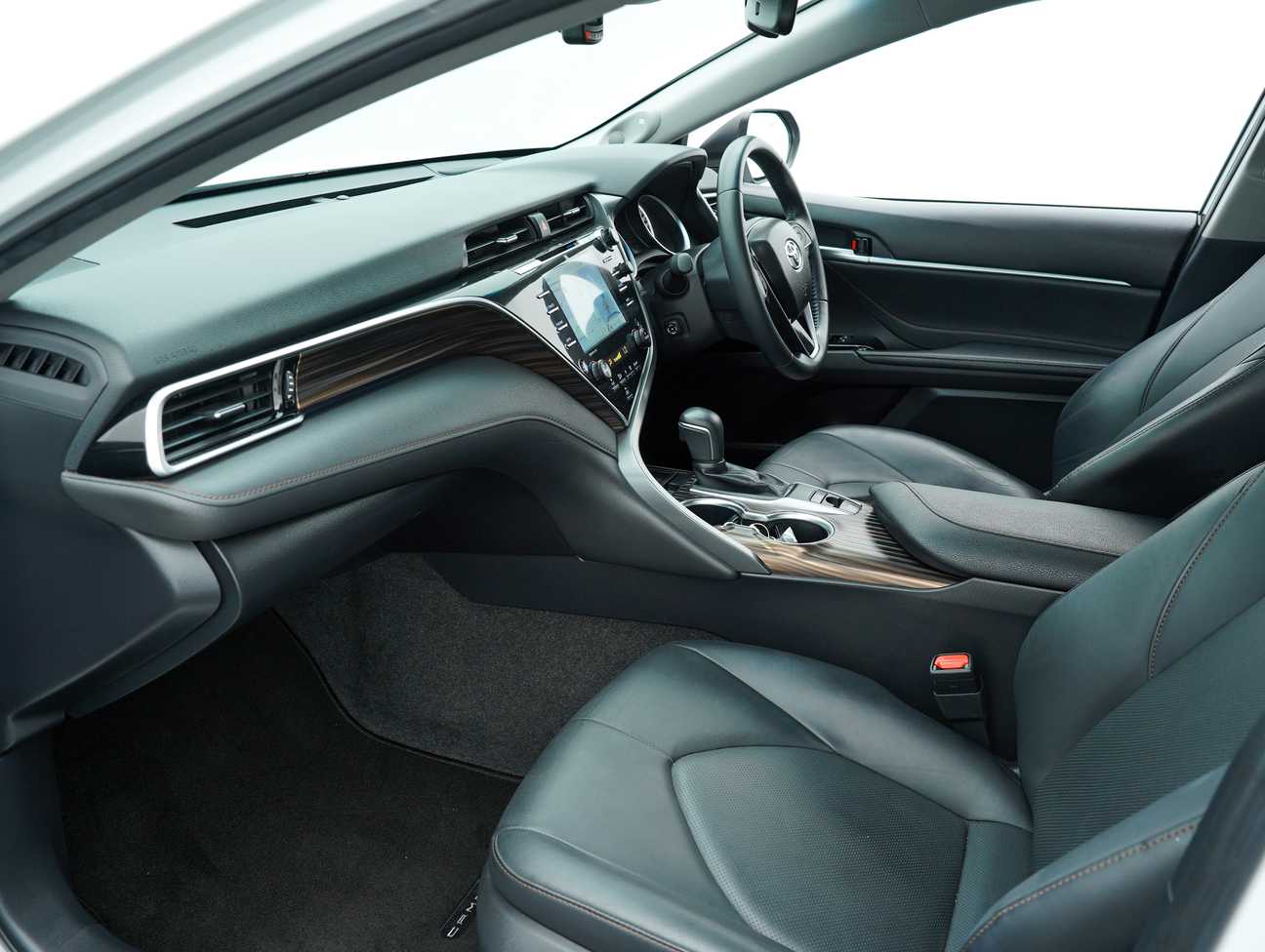 terpakai 2019 Toyota CAMRY V 2.5