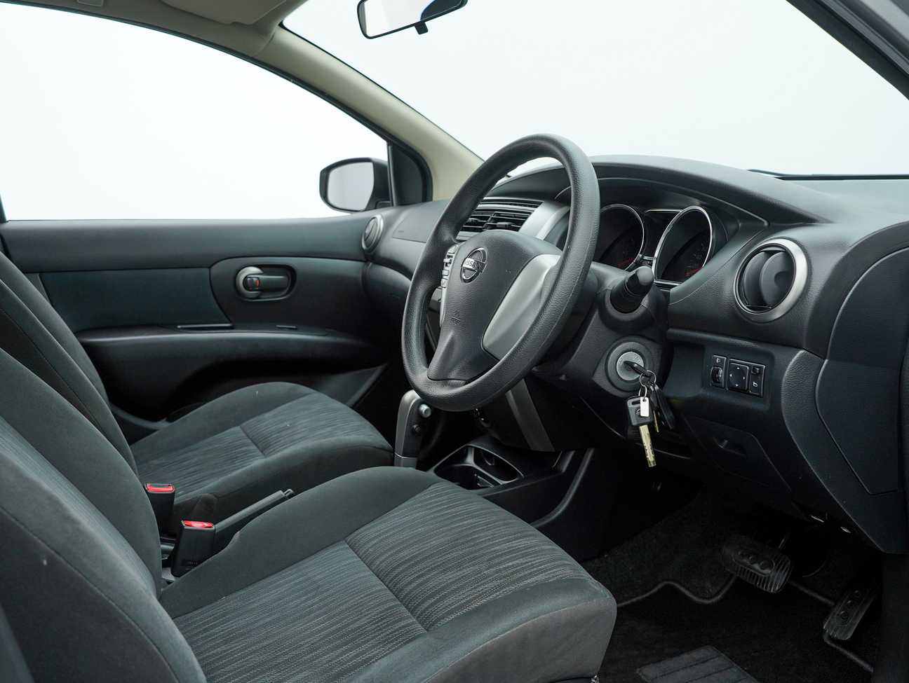 terpakai 2018 Nissan Grand Livina Comfort 1.6