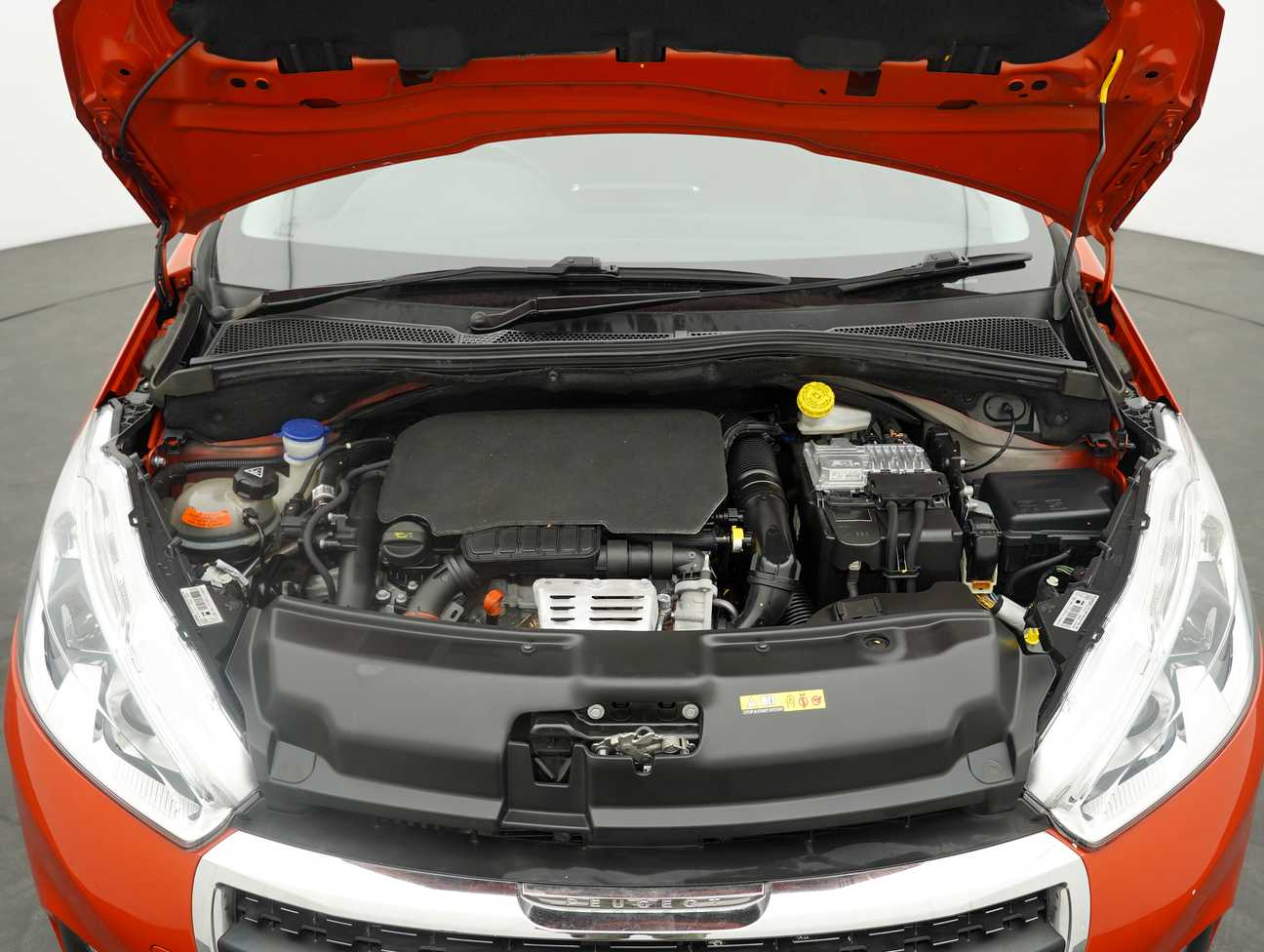 terpakai 2018 Peugeot 208 PureTech 1.2