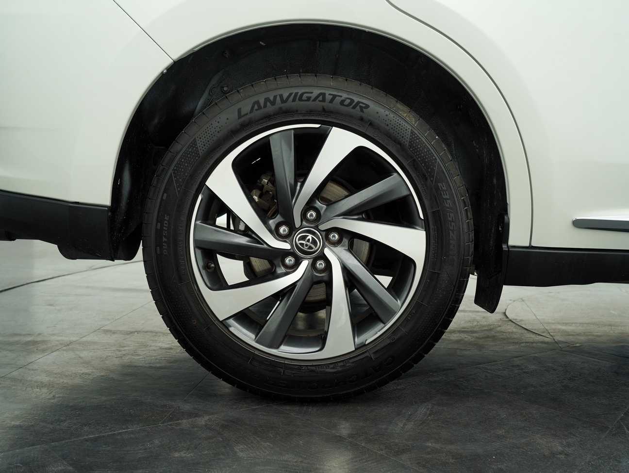 used 2018 Toyota Harrier Premium 2.0