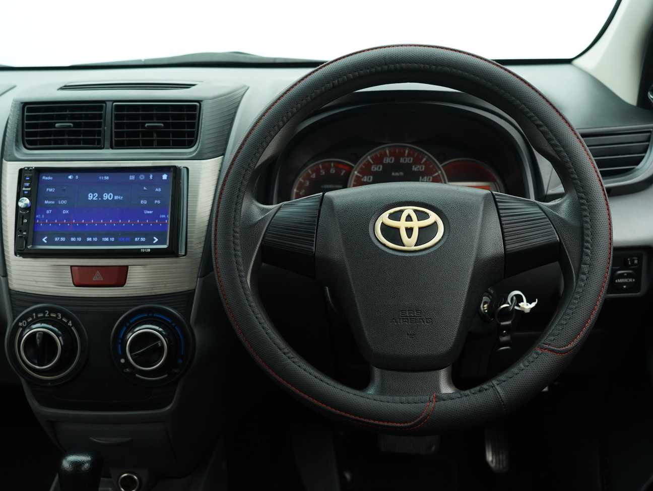 terpakai 2014 Toyota Avanza E 1.5