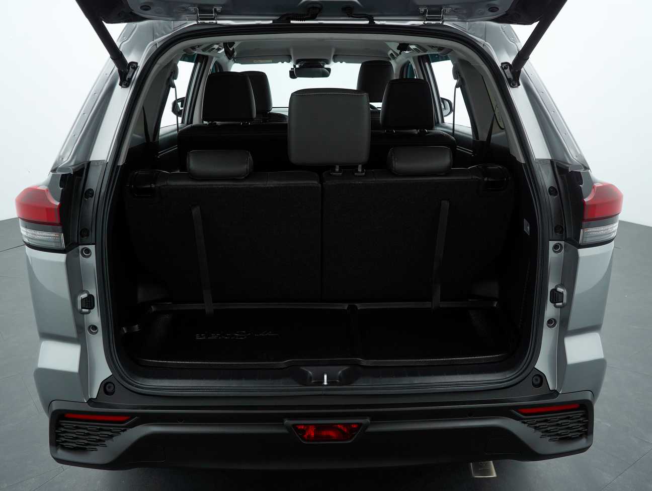 used 2023 Toyota Innova Zenix V 2.0