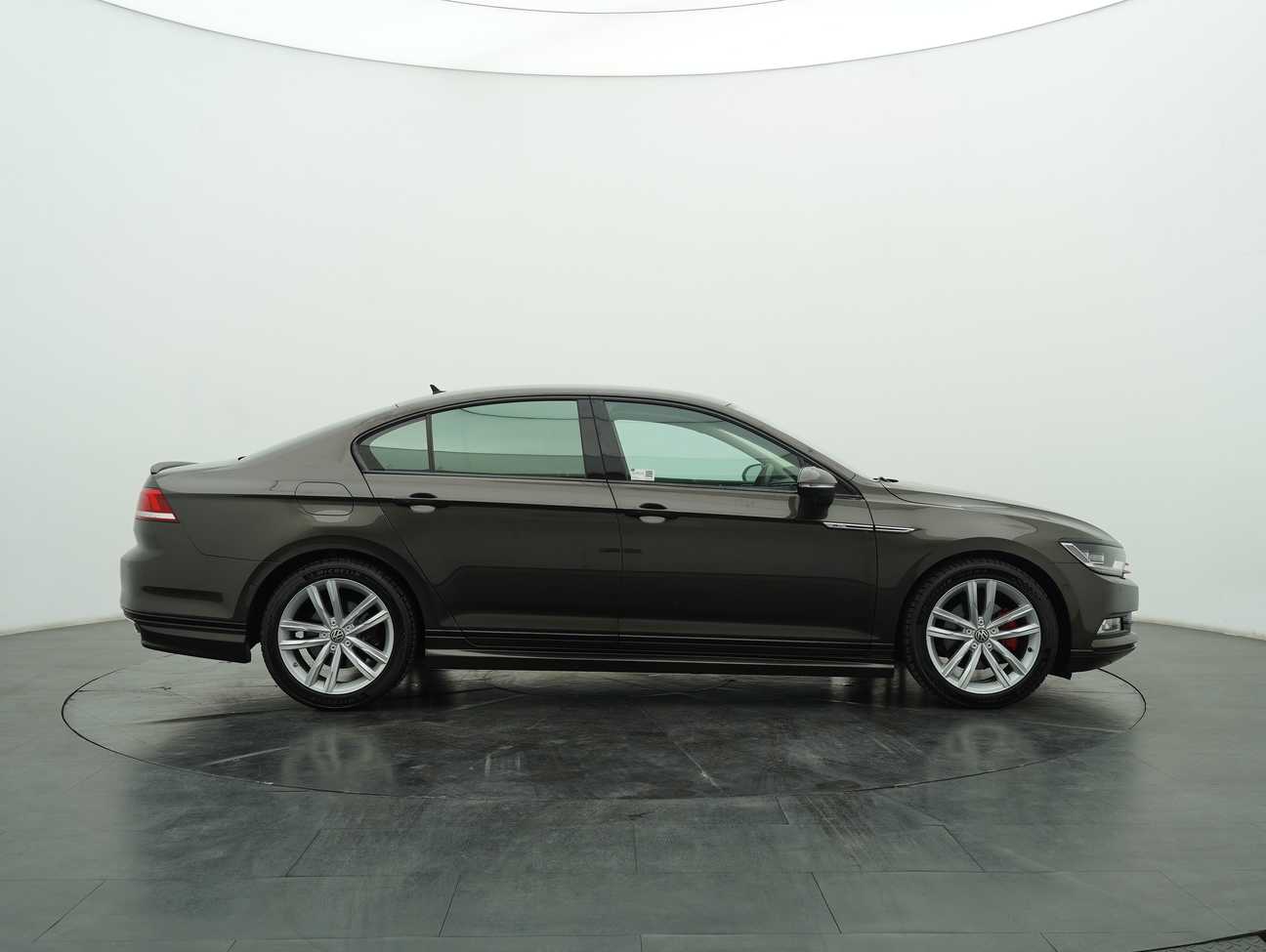 terpakai 2018 Volkswagen Passat TSI Highline 2.0