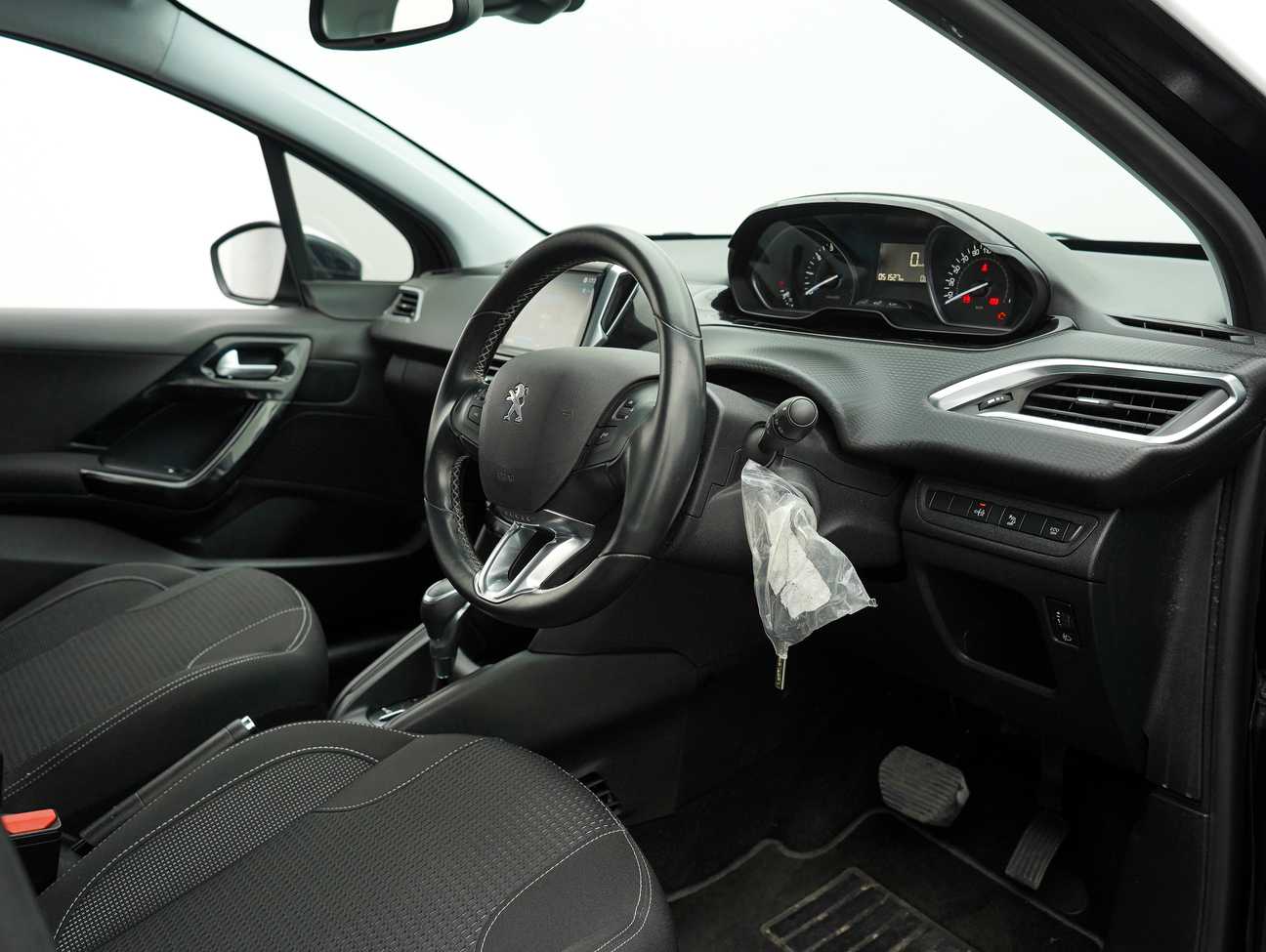 terpakai 2019 Peugeot 208 PureTech 1.2