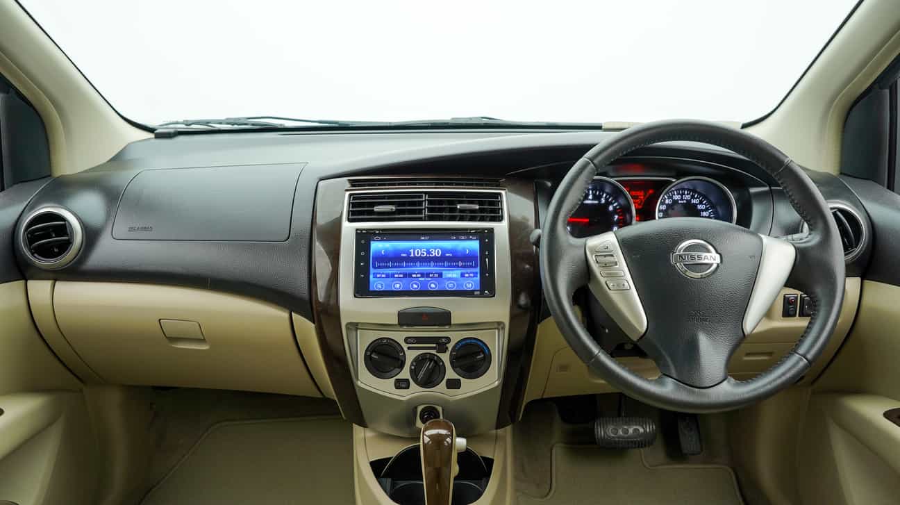 used 2015 Nissan GRAND LIVINA  1.8