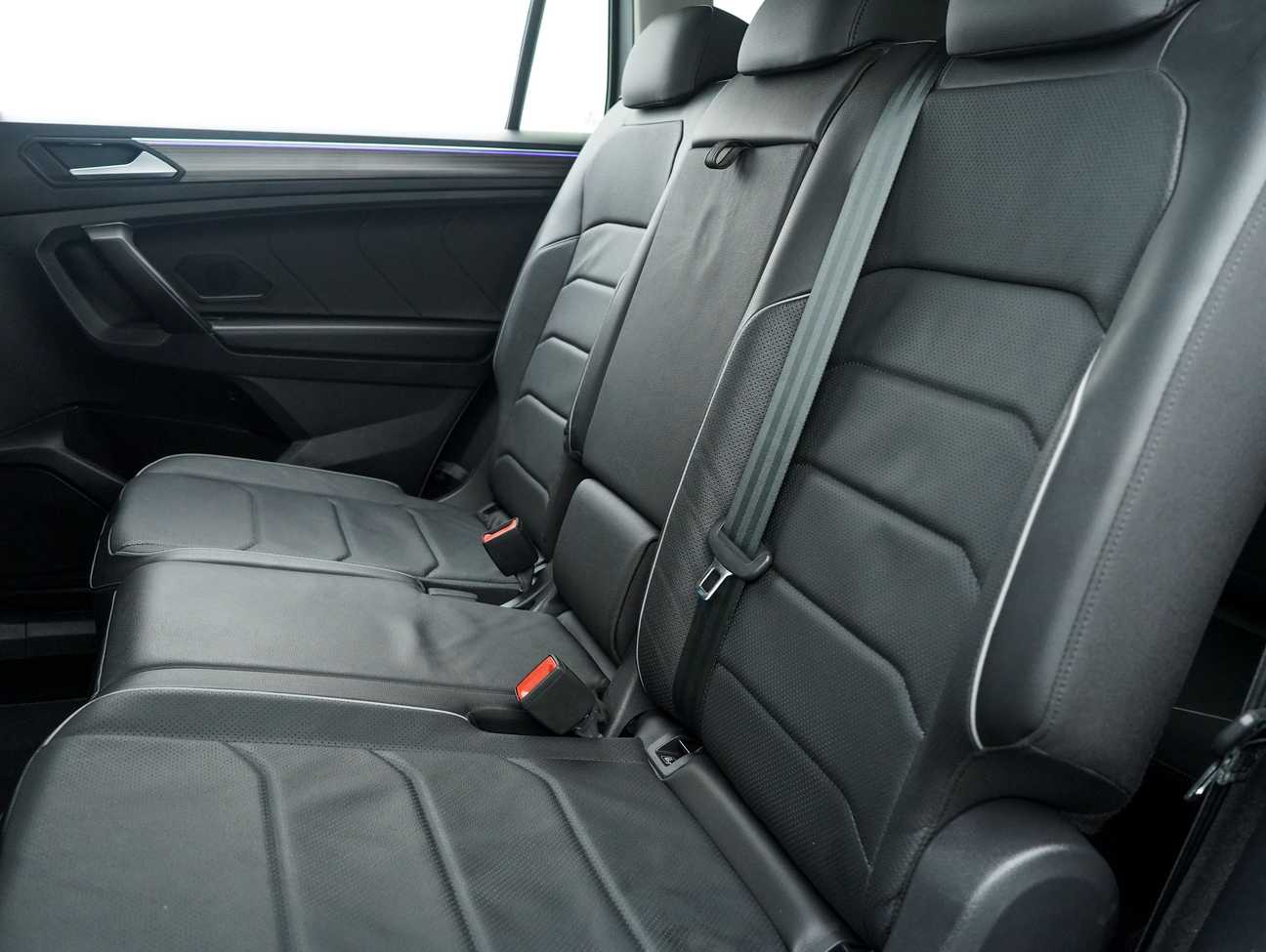 terpakai 2023 Volkswagen Tiguan Allspace Elegance 1.4