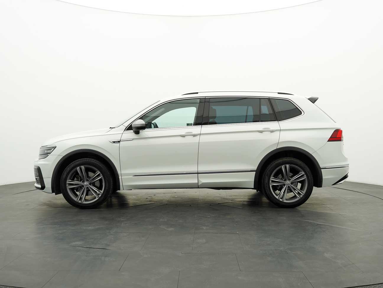 used 2021 Volkswagen Tiguan Allspace R-Line 4MOTION 2.0