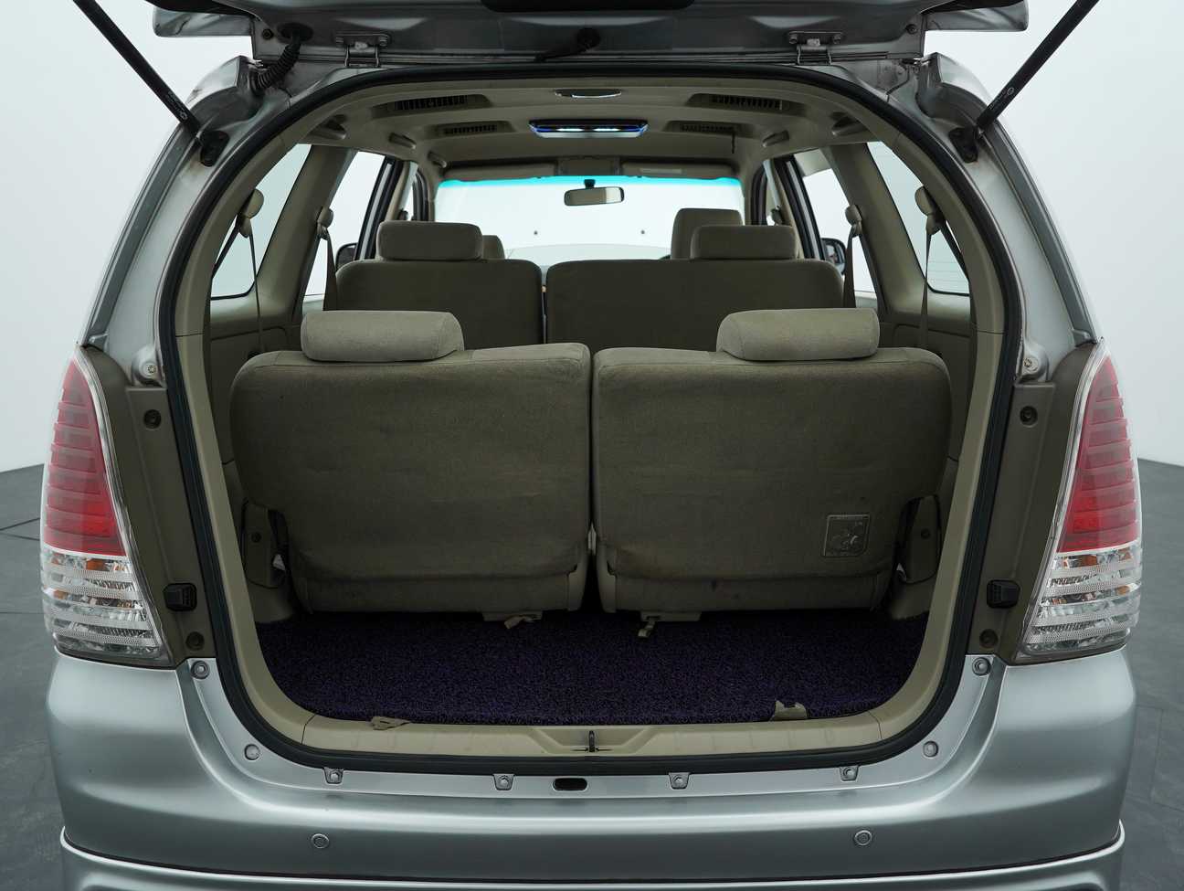 terpakai 2010 Toyota Innova G 2.0