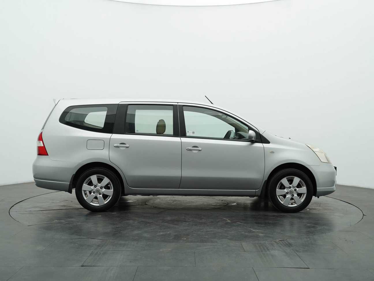 terpakai 2011 Nissan Grand Livina ST-L Comfort Impul 1.6