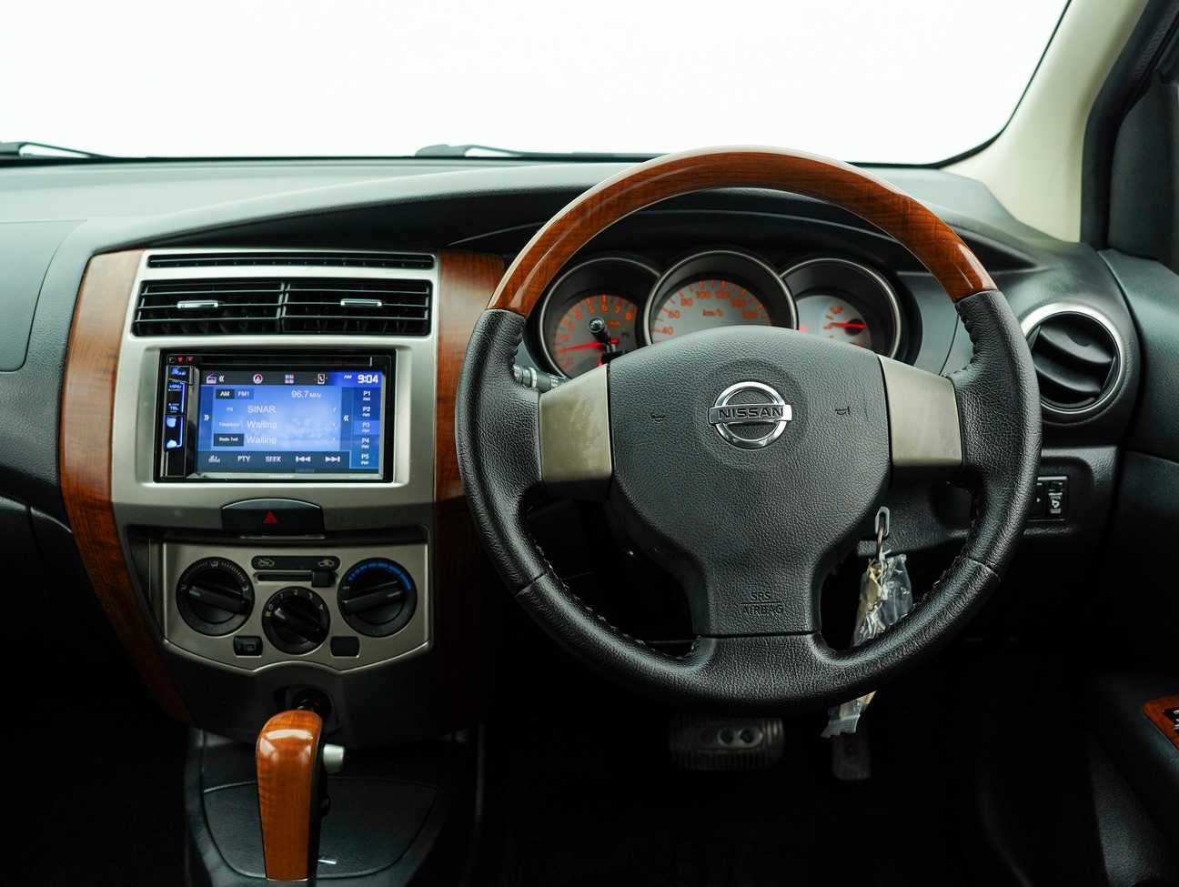 used 2011 Nissan Grand Livina Comfort 1.8