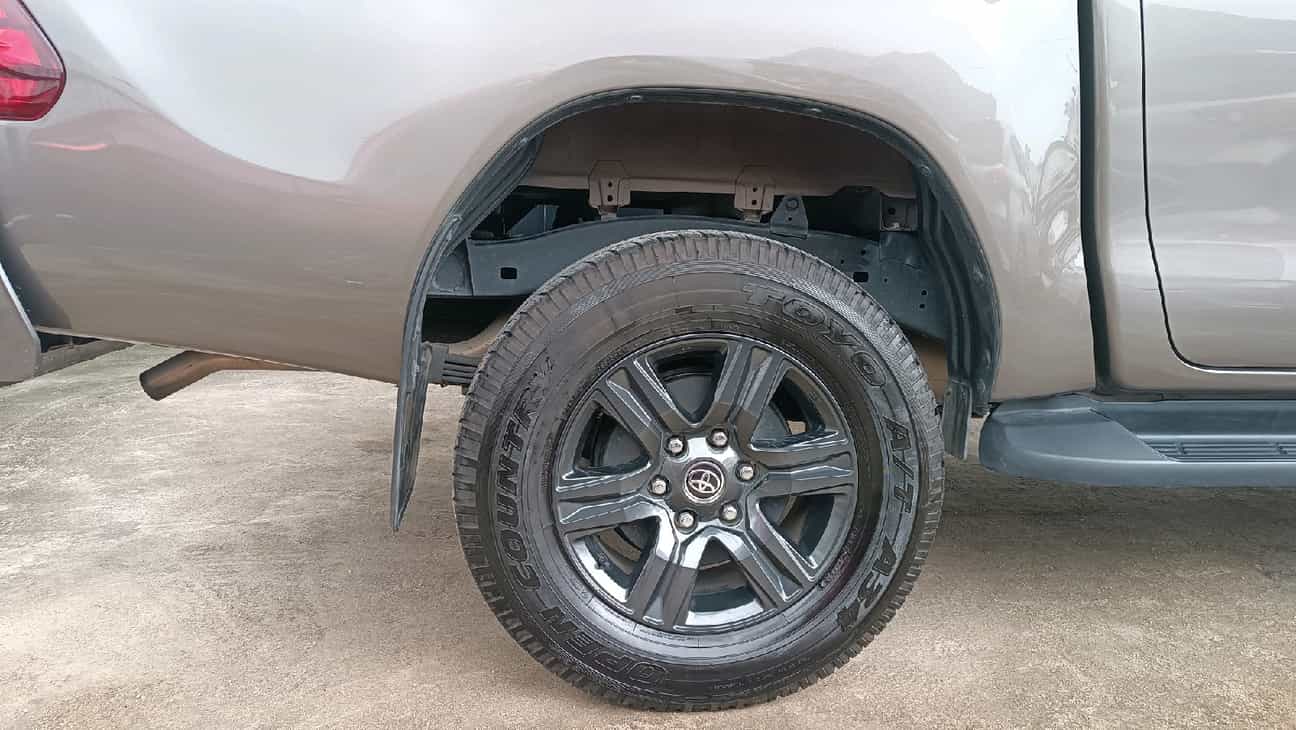 terpakai 2023 Toyota Hilux E Dual Cab 2.4