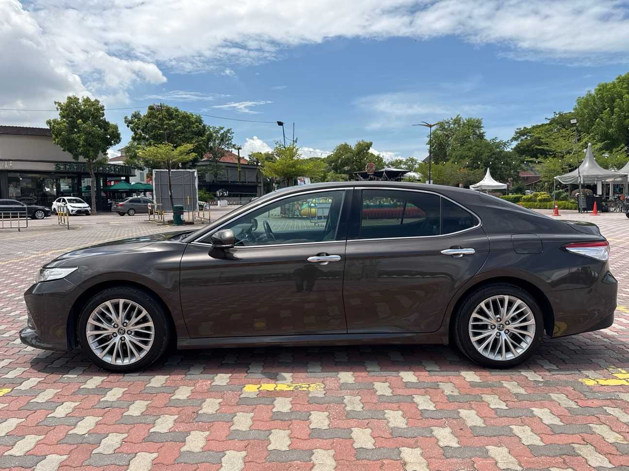 used 2019 Toyota Camry V 2.5