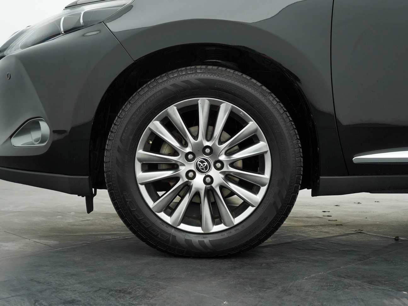 used 2014 Toyota Harrier Premium 2.0