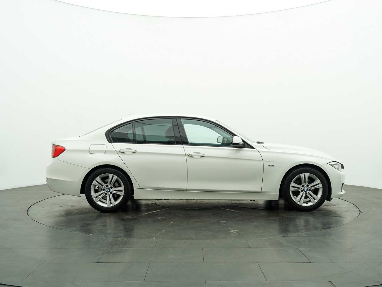 used 2015 BMW 320i Sport Line 2.0