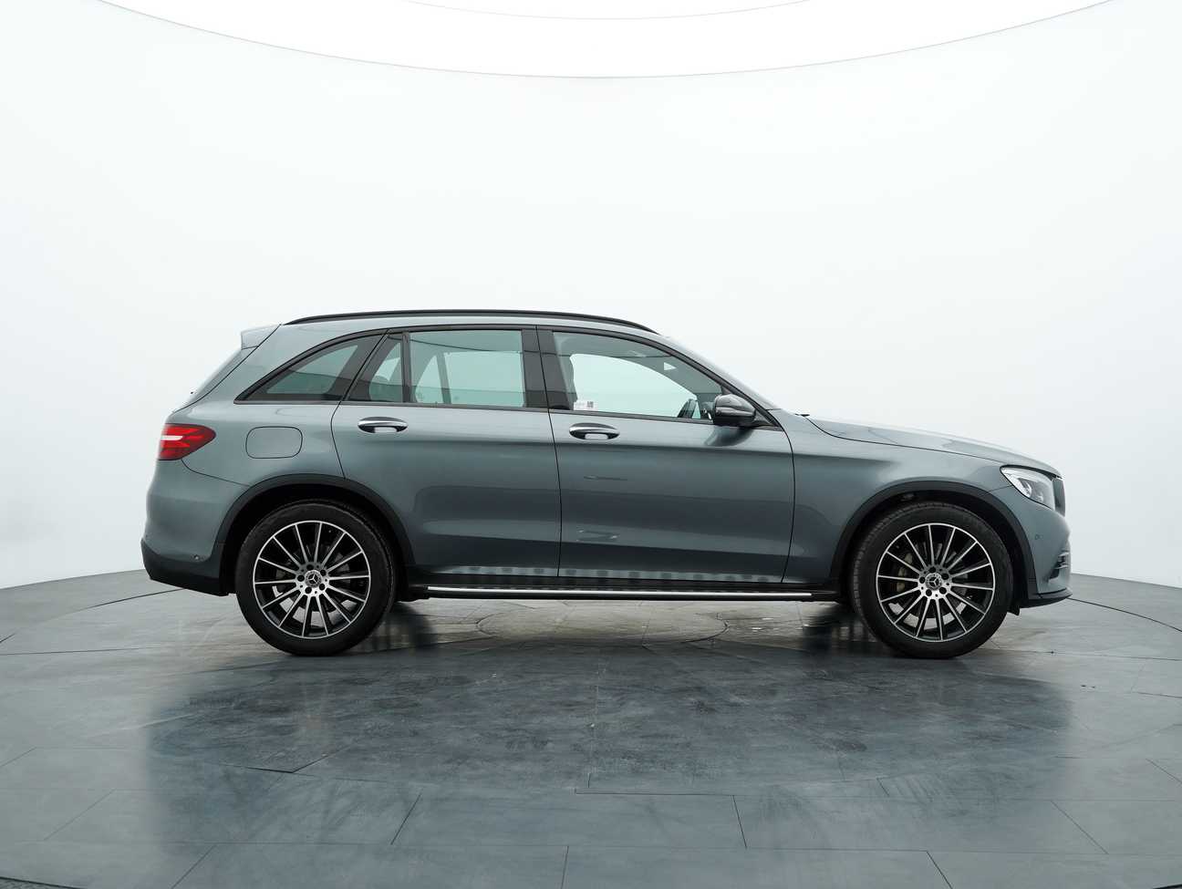 terpakai 2019 Mercedes-Benz GLC250 4MATIC AMG Line 2.0