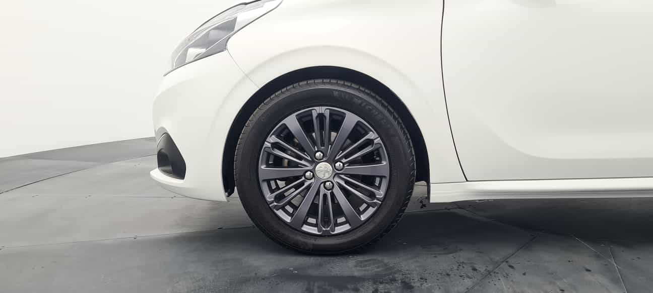 terpakai 2017 Peugeot 208 PURETECH 1.2