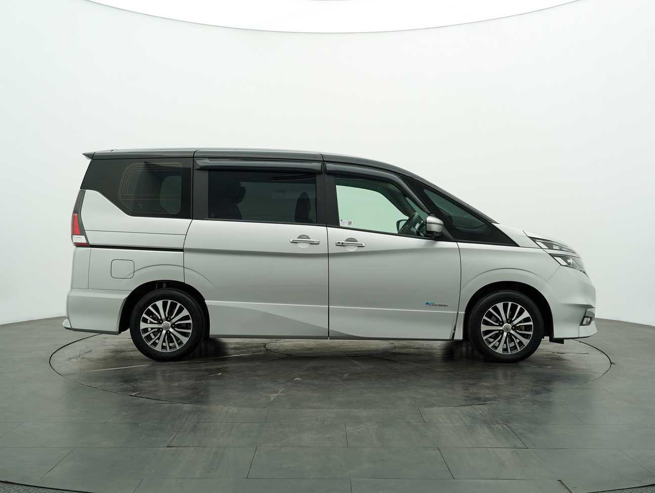 used 2018 Nissan Serena S-Hybrid High-Way Star 2.0
