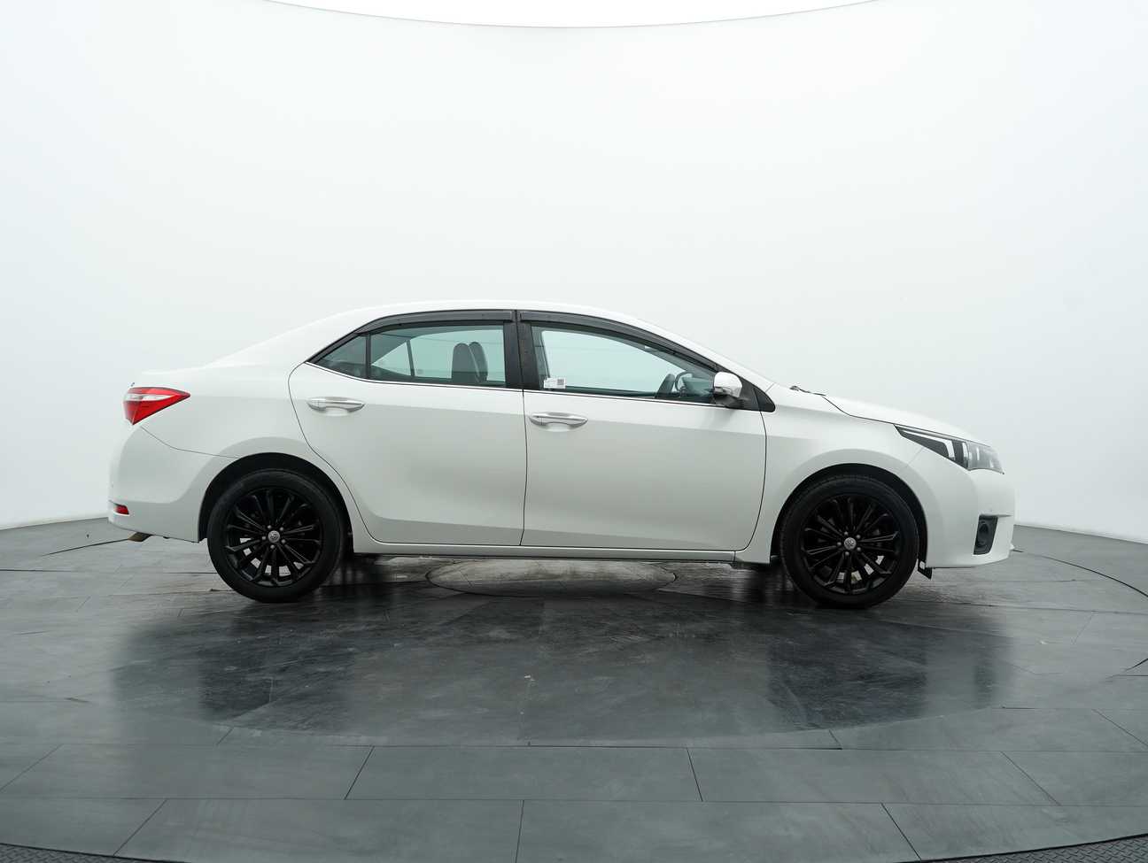 used 2014 Toyota Corolla Altis V 2.0