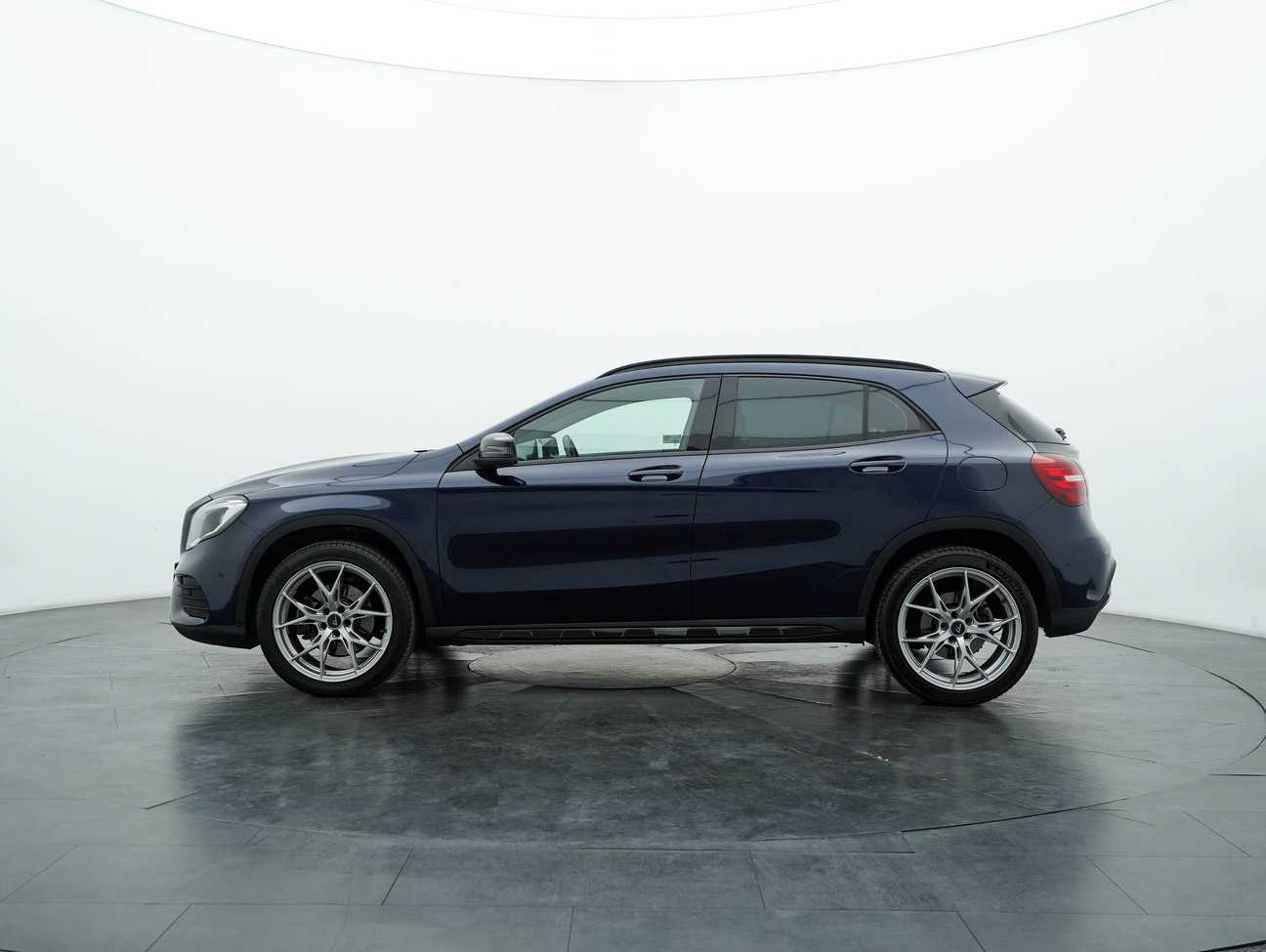 terpakai 2017 Mercedes-Benz GLA250 4MATIC 2.0