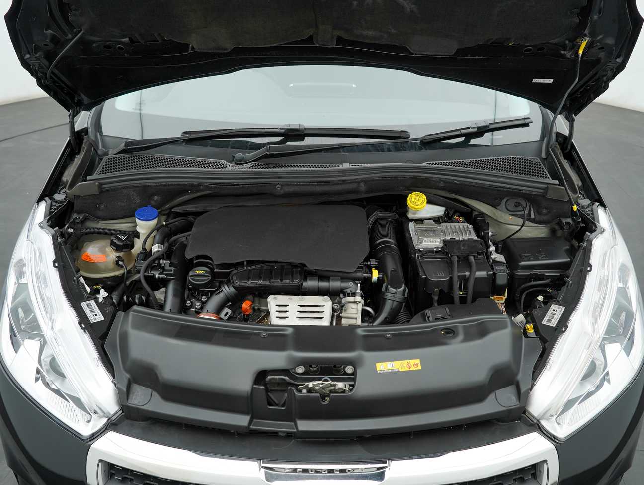 terpakai 2017 Peugeot 208 PureTech 1.2